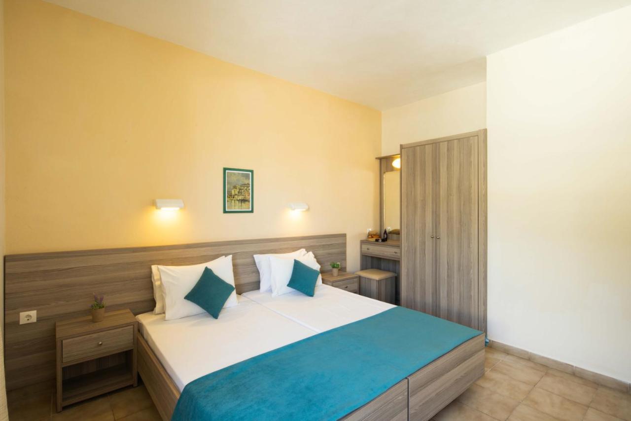 Hotel Rossis Mesongí Buitenkant foto